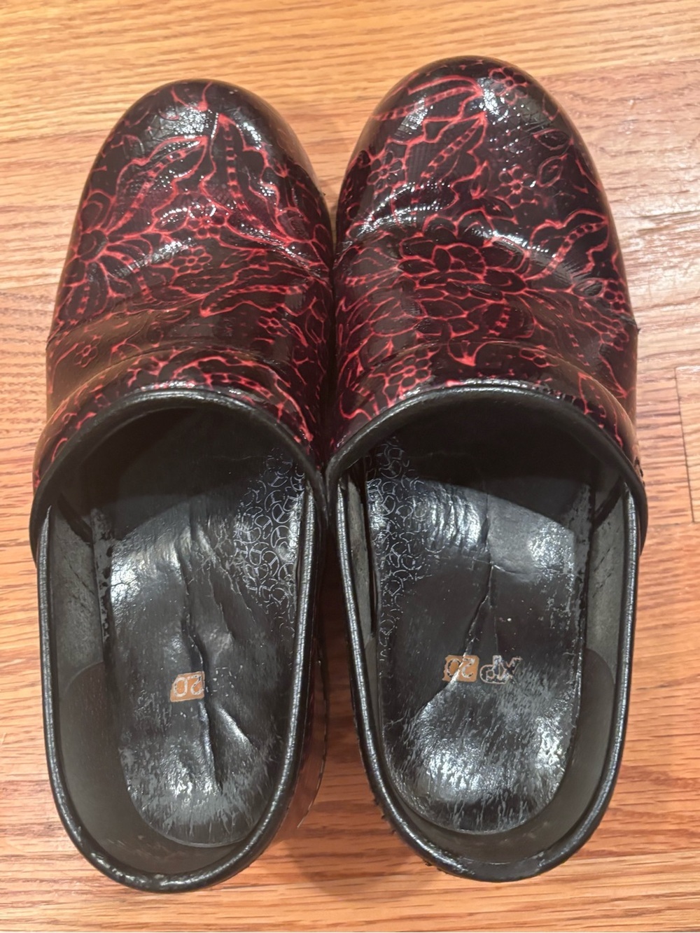 Dansko Go 2.0 Clogs Dark Red Black Floral Embossed Comfort Slip On Shoes Size 37 - Picture 2 of 5